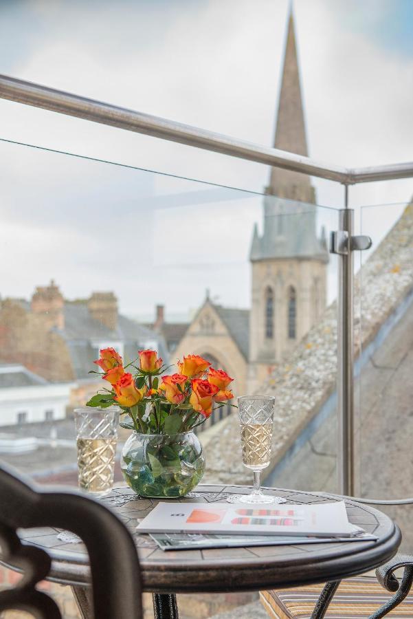 The George Street Hotel Oxford Luaran gambar The view from the balcony of the 1001 Club