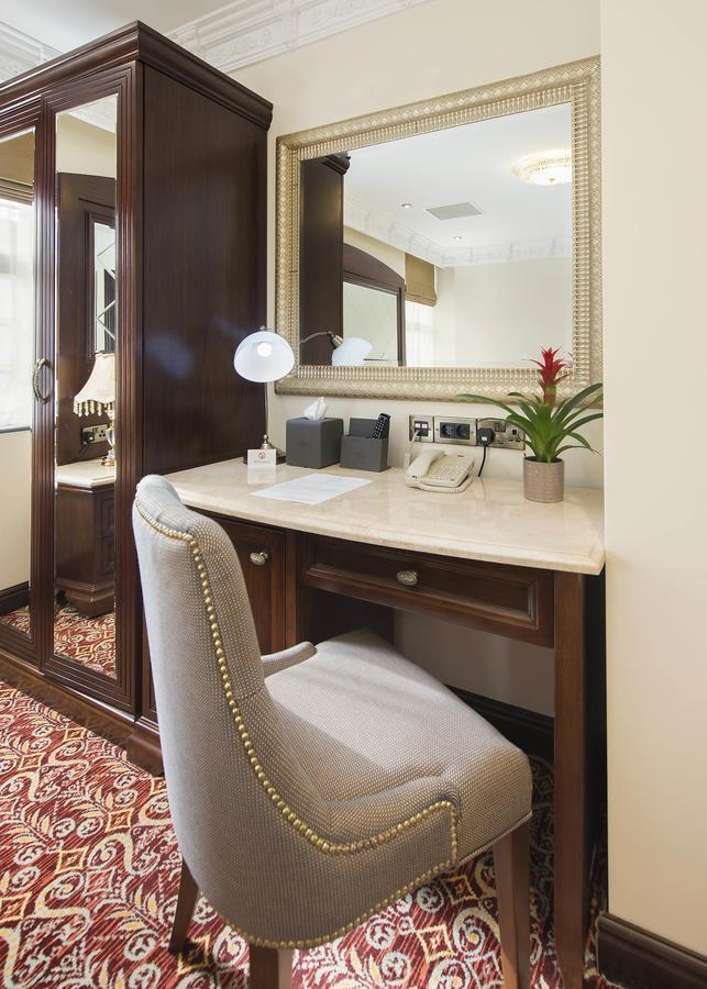 The George Street Hotel Oxford Luaran gambar A dressing table