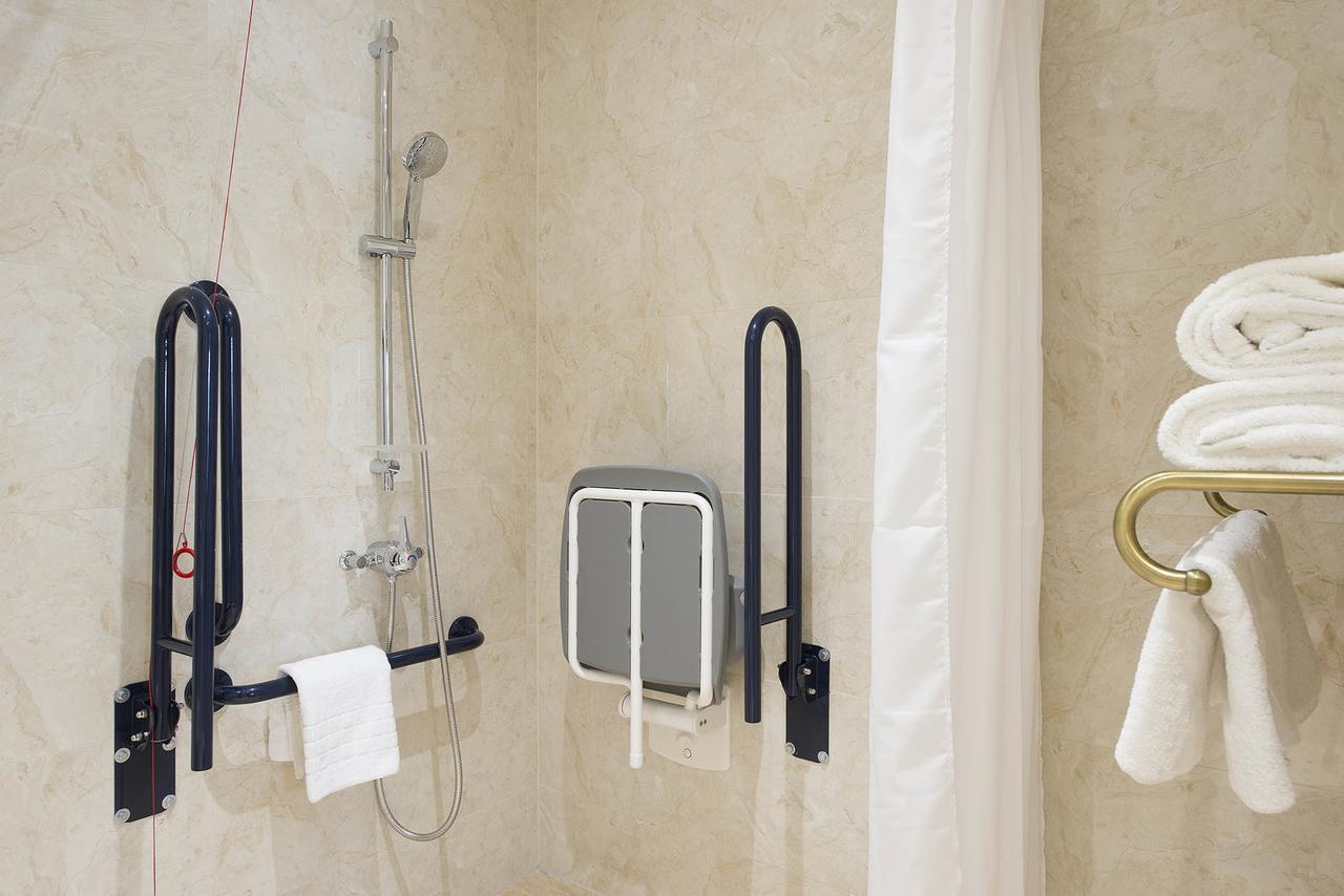 The George Street Hotel Oxford Luaran gambar Disabled shower facilities