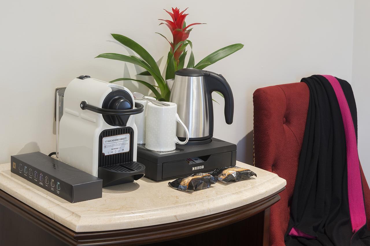 The George Street Hotel Oxford Luaran gambar A Nespresso coffee machine