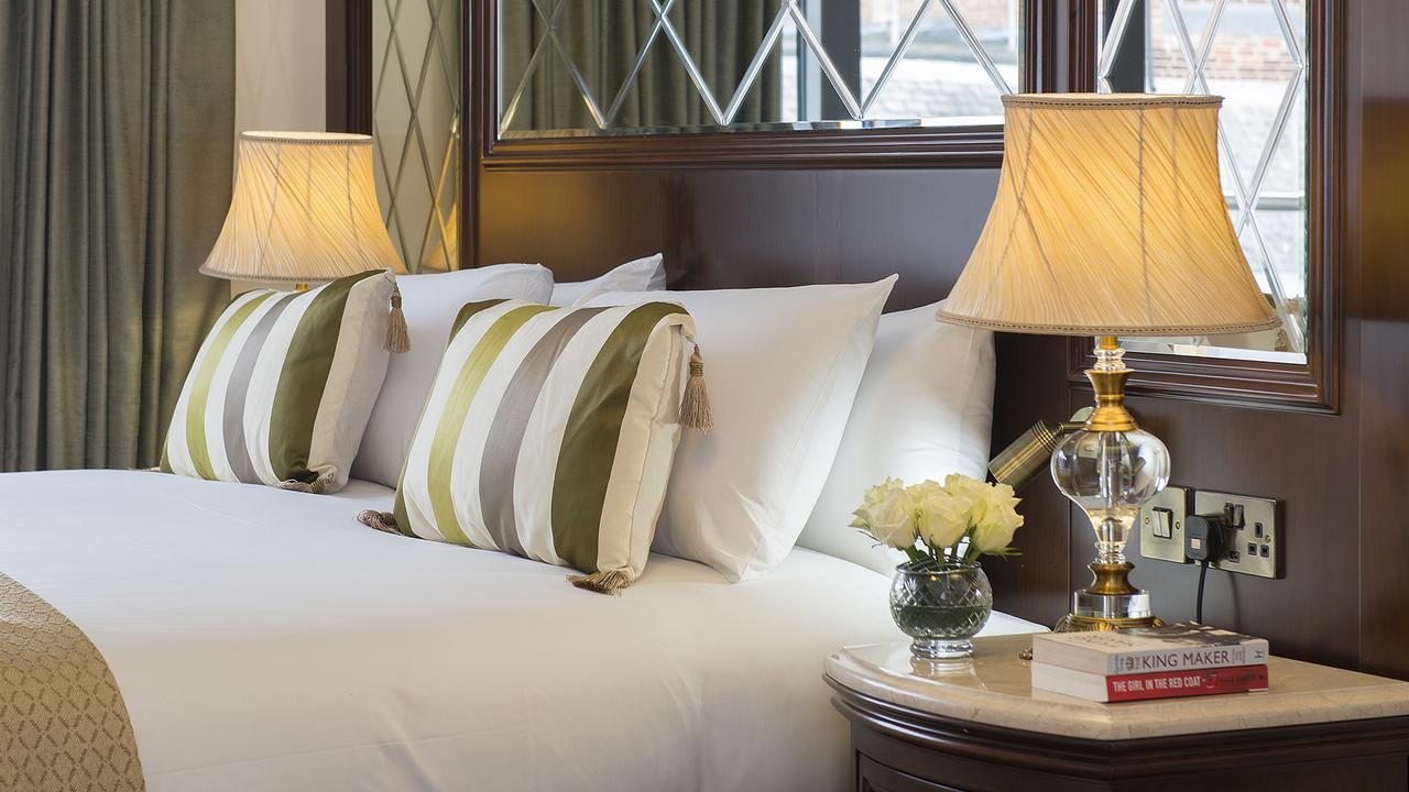 The George Street Hotel Oxford Luaran gambar A bedroom at The Imperial
