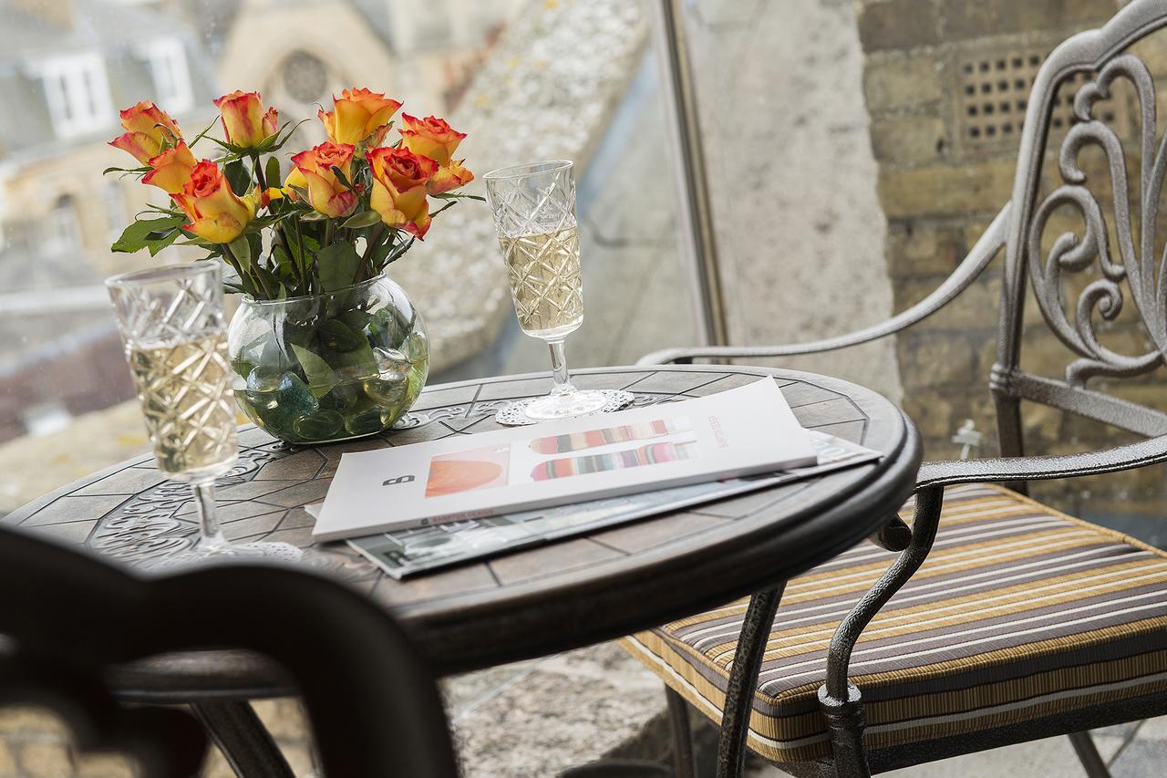 The George Street Hotel Oxford Luaran gambar A bistro table in Paris