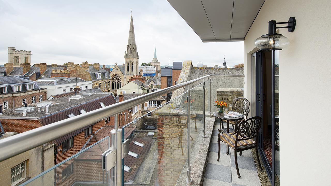 The George Street Hotel Oxford Luaran gambar A balcony in a residential apartment