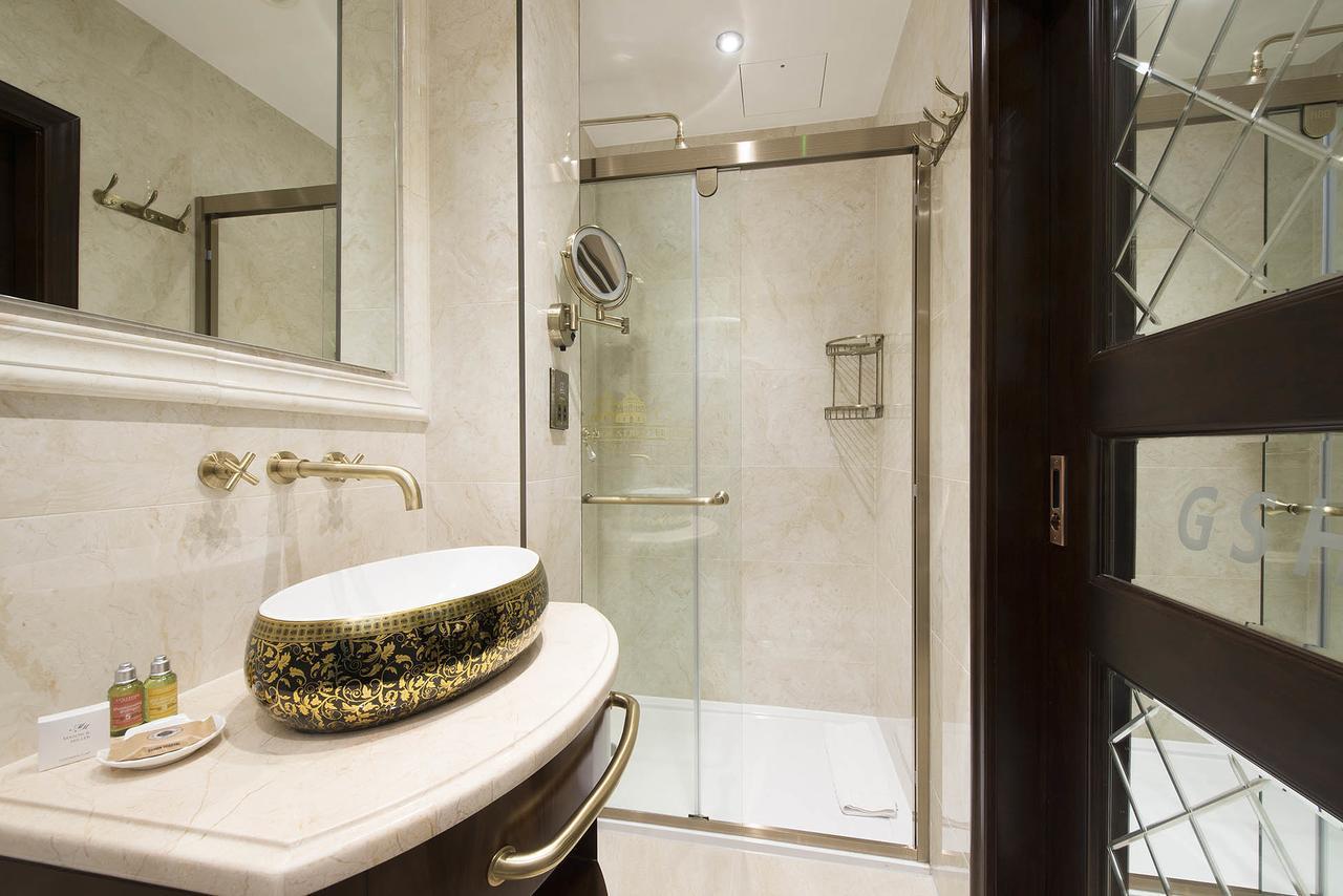 The George Street Hotel Oxford Luaran gambar A shower enclosure